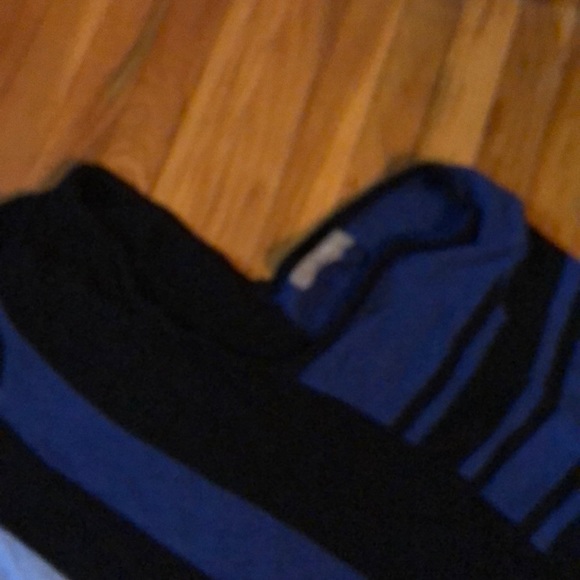 Symmetrical blue and black Sweater - Picture 2 of 3